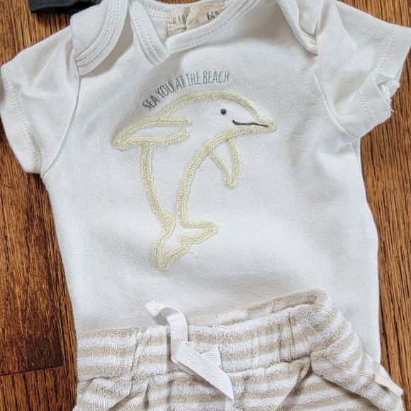 BOY NEWBORN & 0-3 TOPS & PANTS/SHORTS SETS OR SEPARATES 12pc LOT GREAT CONDITION - Picture 6 of 13